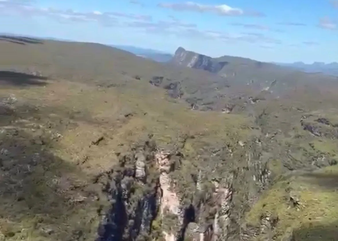 Homem é resgatado de helicóptero após se ferir em trilha para cachoeira em Ibicoara