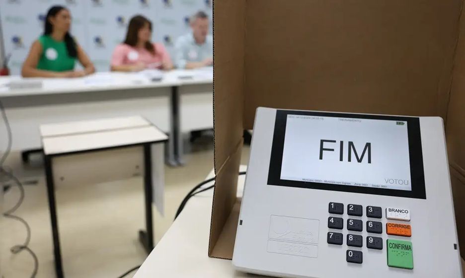 Projeto Criminaliza Uso De Celular Na Cabine De Votação