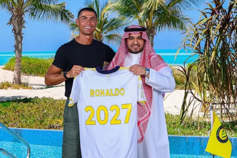 Cristiano Ronaldo renova com o Al Nassr e vai jogar até os 42 anos