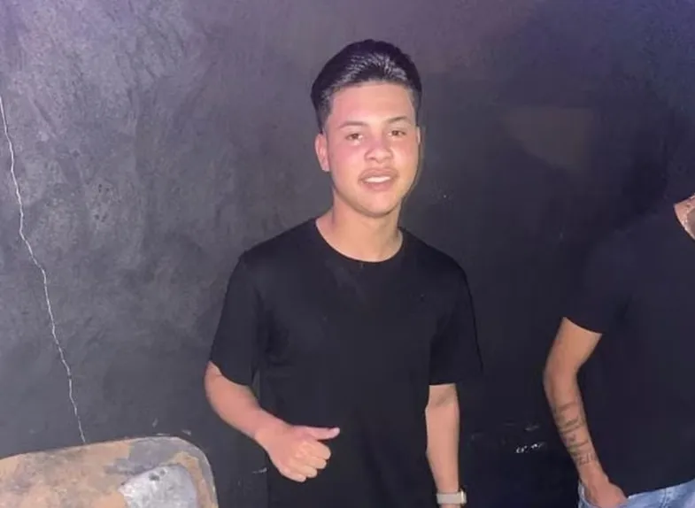 Adolescente de 15 anos morre após ser baleado em assalto