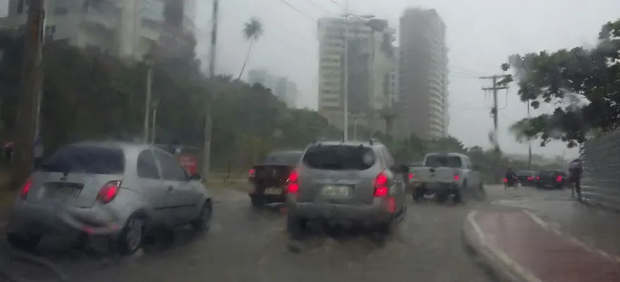 Previsão de chuva permanece em Salvador nos próximos dias até o feriado