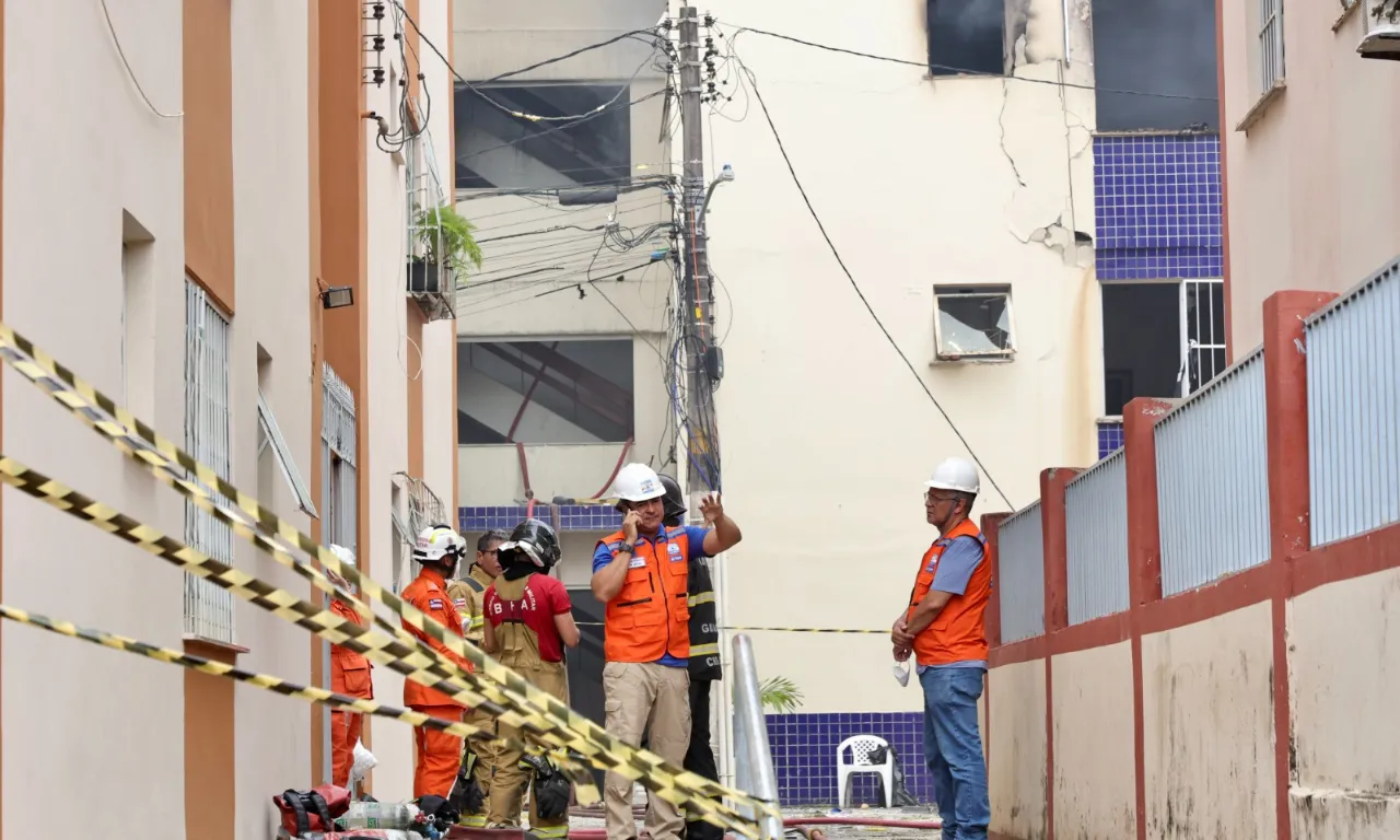 Incêndio no Stiep atingiu prédio residencial