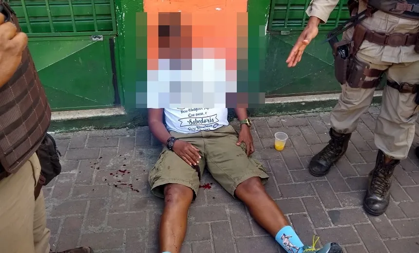 PM é esfaqueado e tem braço fraturado em tentativa de assalto na Av. Carlos Gomes; criminosos são presos