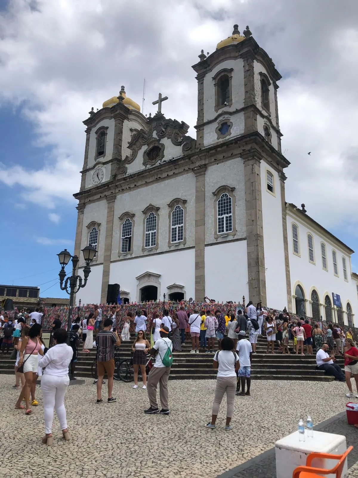 Arquidiocese nomeia interventor para disputa entre padre e Irmandade da Igreja do Bonfim