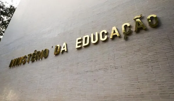MEC anuncia que aulas em universidades devem retornar em março após polêmica 