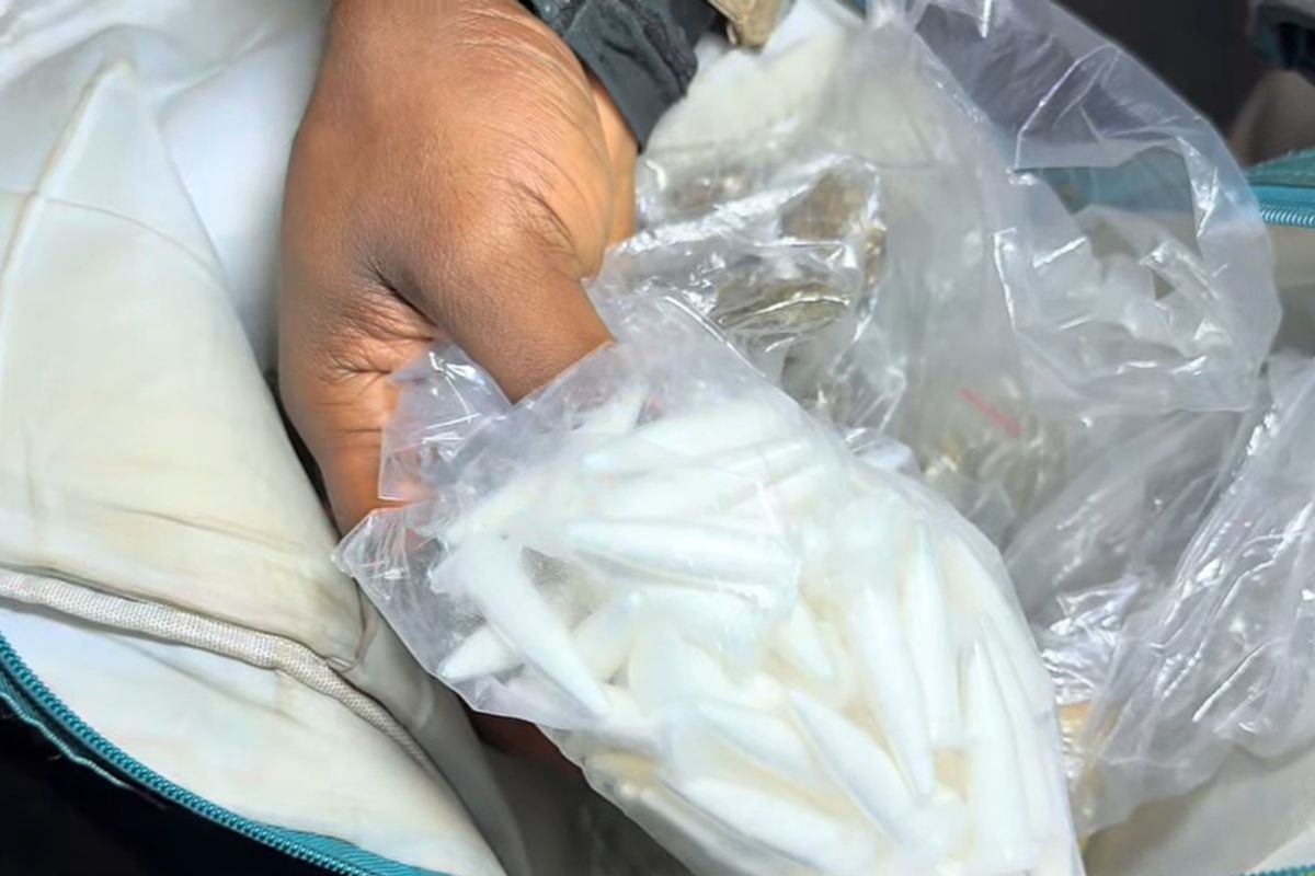 Mochila com drogas foi apreendida por policiais militares. Foto: Reprodu&ccedil;&atilde;o | Al&ocirc; Juca