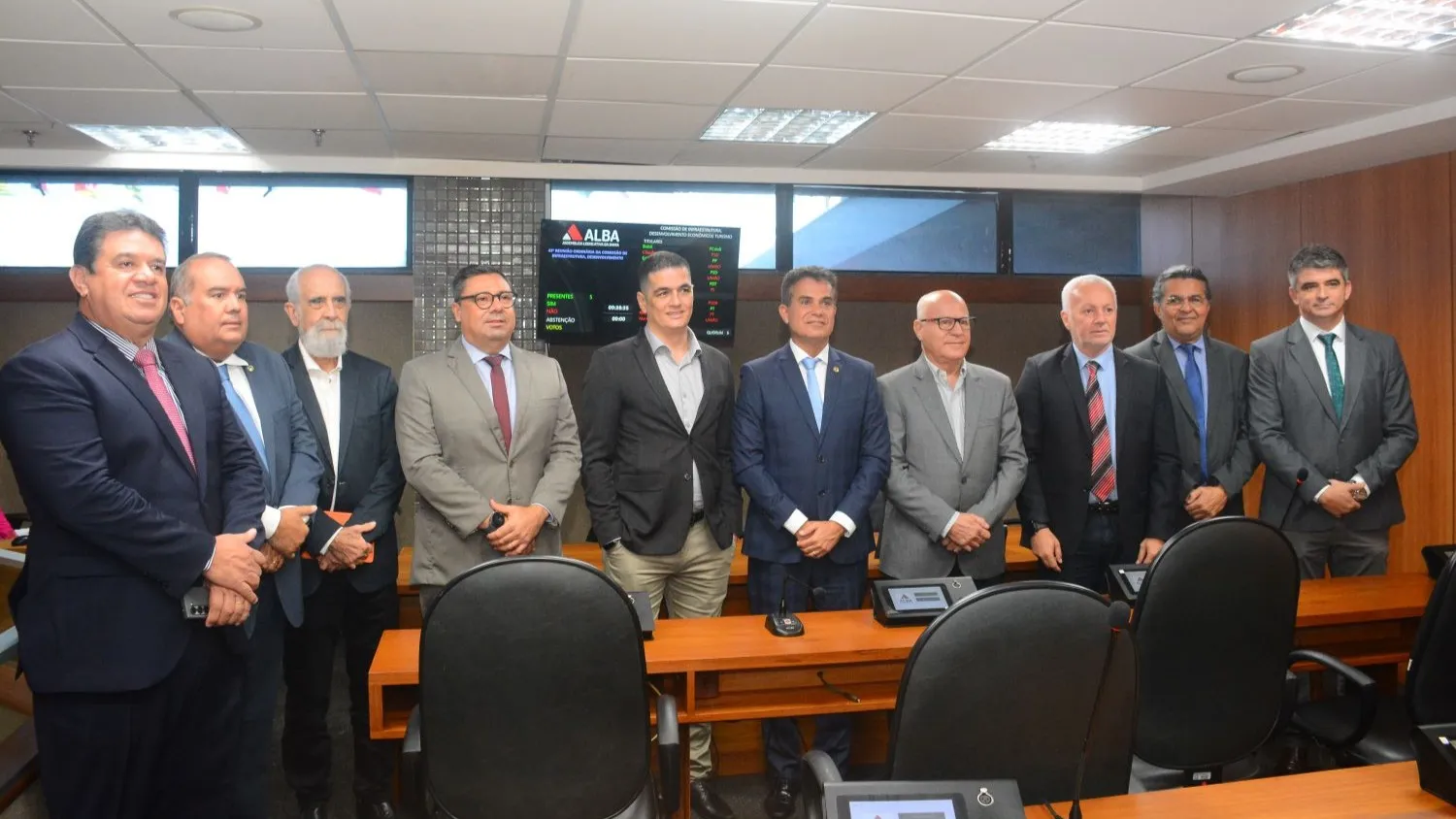 AL-BA fecha contrato de R$ 10 milhões para aluguel de carros para deputados