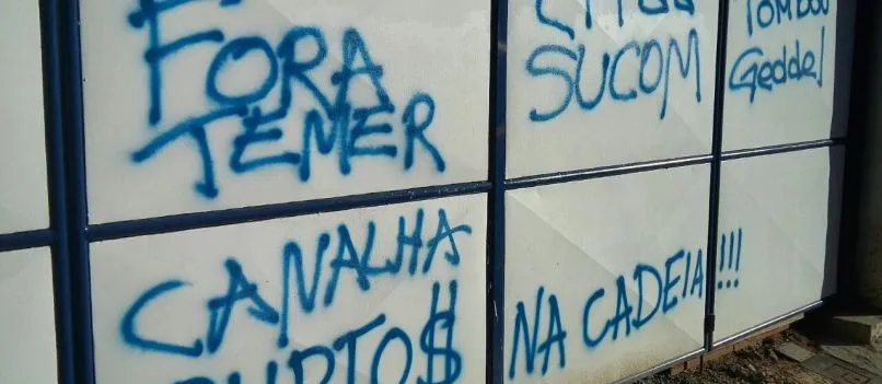 “CASO LA VUE”: Com churrasco e pichações, protesto vai até a casa de Geddel contra ex-ministro
