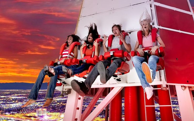 O brinquedo do tipo &ldquo;torre&rdquo; &eacute; conhecido por operar com sistemas hidr&aacute;ulicos ou magn&eacute;ticos, que exigem manuten&ccedil;&atilde;o rigorosa e inspe&ccedil;&otilde;es frequentes/Foto: Reprodu&ccedil;&atilde;o&nbsp;