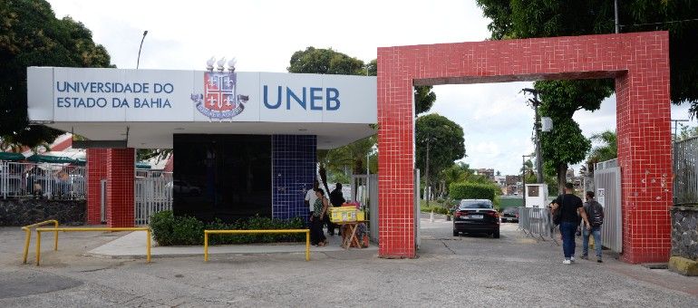 Ônibus passava pela UNEB no momento do disparo. Foto: Divulgação