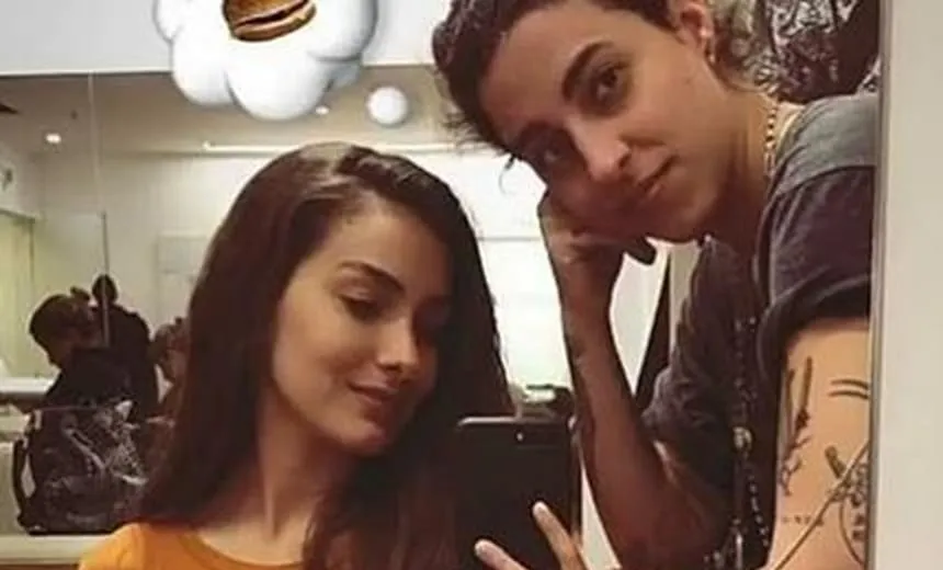 Após boatos, Marina Moschen nega namoro com figurinista: “amigas”