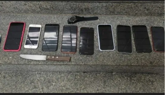 Polícia apreende celulares e relógio com dupla de moto na Avenida ACM, em Salvador 