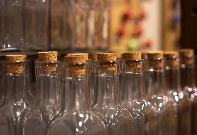 Prejuízo provocado por bebidas falsificadas chega a R$ 471 bi no Brasil