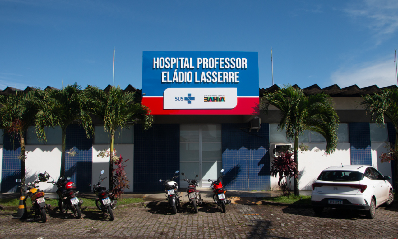 Suspeitos são encaminhados para o Hospital Professor Eládio Lassére. Foto: Divulgação
