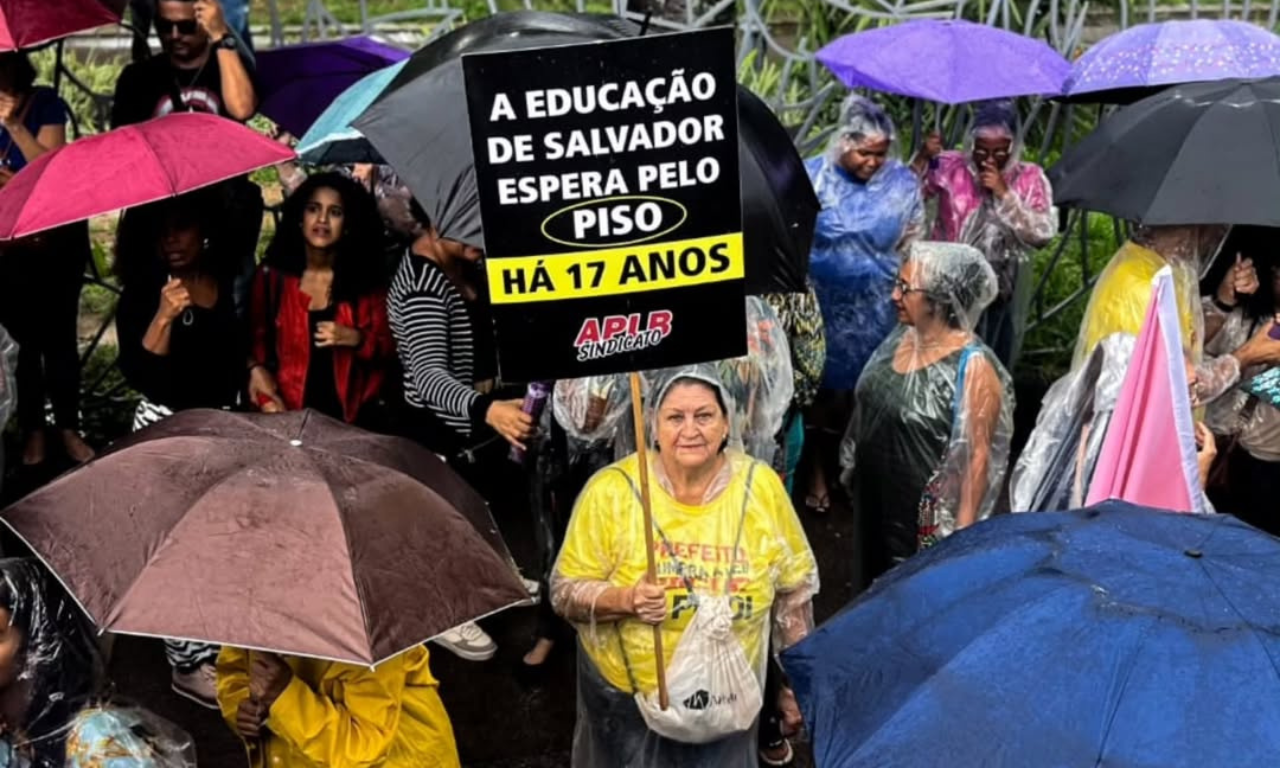 Professores da rede municipal decretam greve por tempo indeterminado.Foto: redes sociais | @aplbsindicatobahia