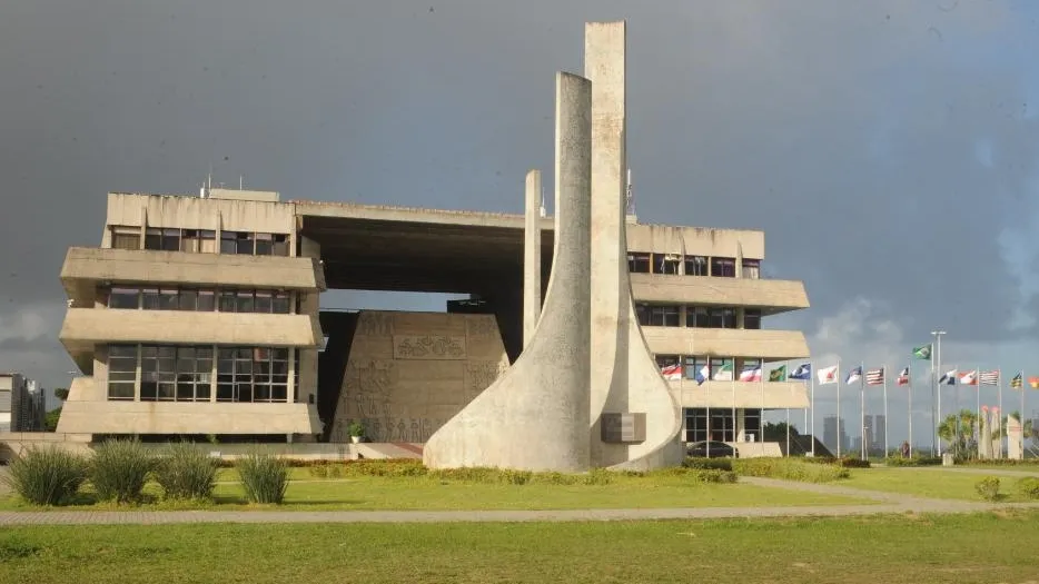 AL-BA homenageia Barroso, do STF, e faz debate sobre VLT; veja agenda