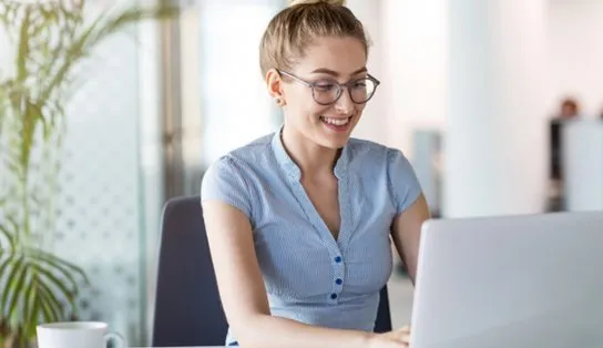 Evento internacional de tecnologia abre participação para universitárias brasileiras; veja como se inscrever