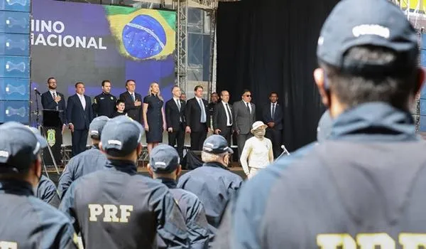 "Trump não é a pessoa mais importante do mundo", diz Bolsonaro após chances de reeleição do americano diminuírem 