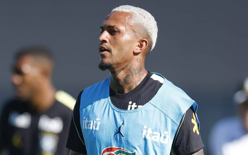 Wesley saiu de campo chorando bastante e, ap&oacute;s exames de resson&acirc;ncia magn&eacute;tica, a comiss&atilde;o t&eacute;cnica liderada por Carlo Ancelotti confirmou o corte/Foto: Rafael Ribeiro/CBF&nbsp;