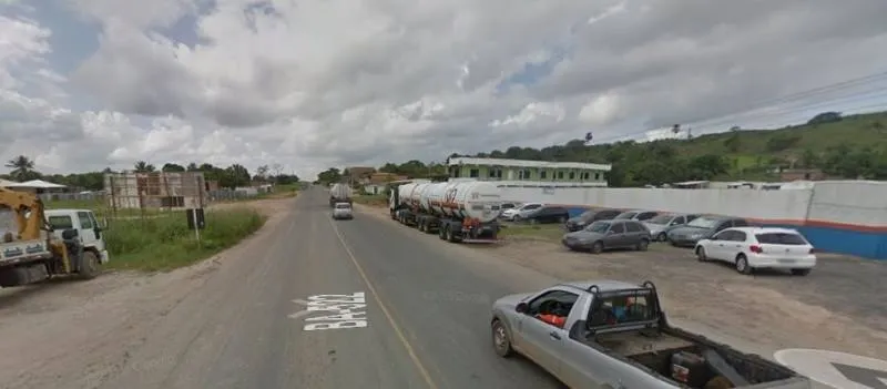 CANDEIAS: Incêndio em galpão de transportadora atinge e destrói doze caminhões