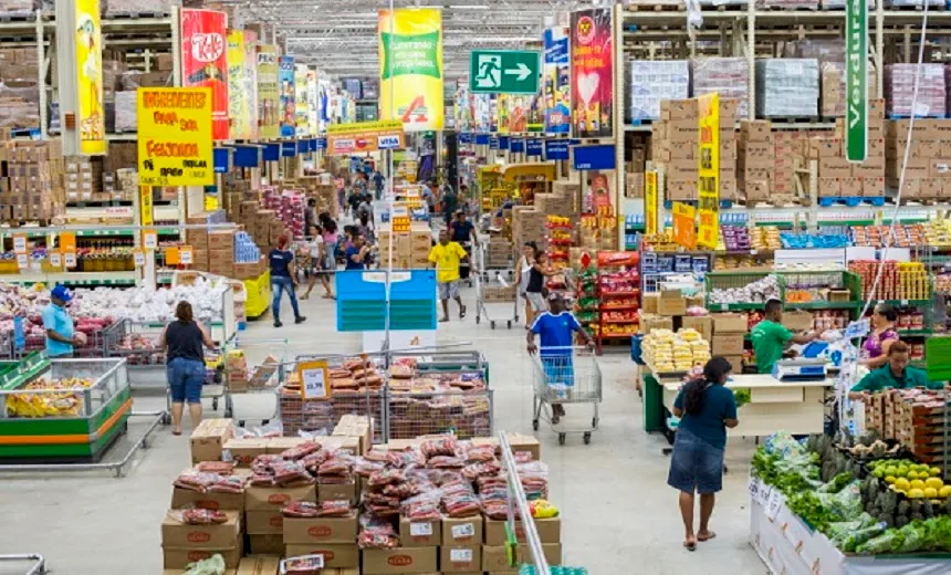 Denúncia: funcionários de supermercado passam mal após ingerirem comida no local