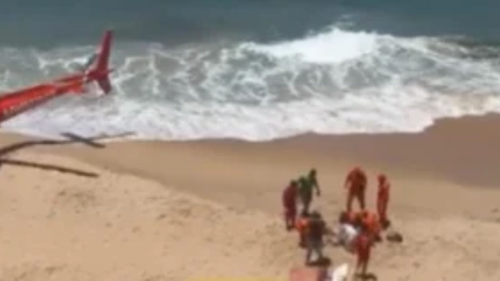 Homem Chegou a Ser Socorrido Ap&oacute;s Se Afogar Durante Banho De Mar Na Praia Do Burac&atilde;o