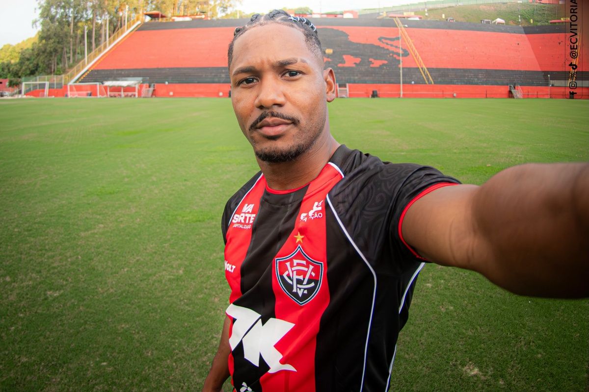 Vit&oacute;ria anuncia refor&ccedil;o de novo lateral-direito at&eacute; o fim de 2026. Foto: Victor Ferreira/EC Vit&oacute;ria