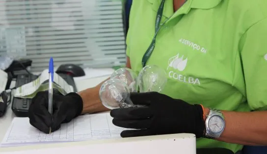 Cidade Baixa, Cajazeiras e mais três bairros em Salvador terão serviço de troca gratuita de lâmpadas nesta semana