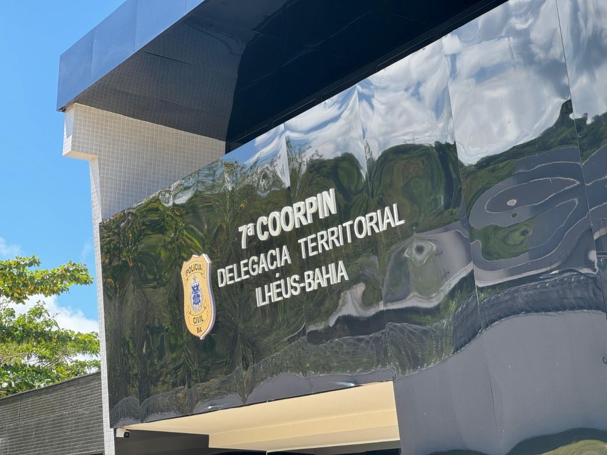 A mulher foi presa por esturar a enteada de 10 anos, no ano de 2025, na cidade de Ilh&eacute;us, no sul baiano. Foto: Hackel Dias/Ascom PC