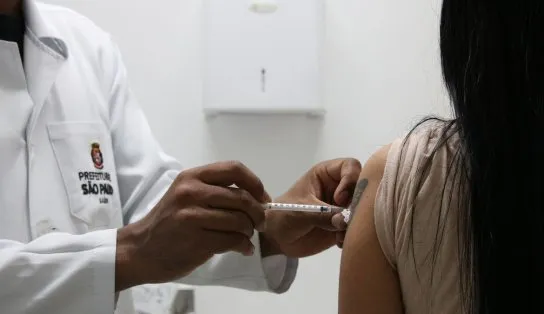 Covid-19: profissionais pedem vacinas para impedir que variantes sofram novas mutações