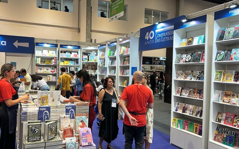 A Bienal do Livro de Salvador 2026 &eacute; um espa&ccedil;o de valoriza&ccedil;&atilde;o da literatura e da cultura com venda de livros, o evento oferece palestras, encontros com autores/Foto: Laraelen Oliveira/Aratu On&nbsp;