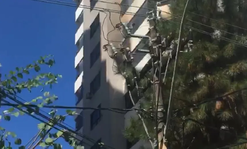 Apartamento pega fogo no bairro da Graça; bombeiros estão no local