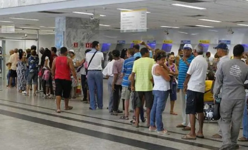 Agências bancárias terão expediente hoje na parte da tarde