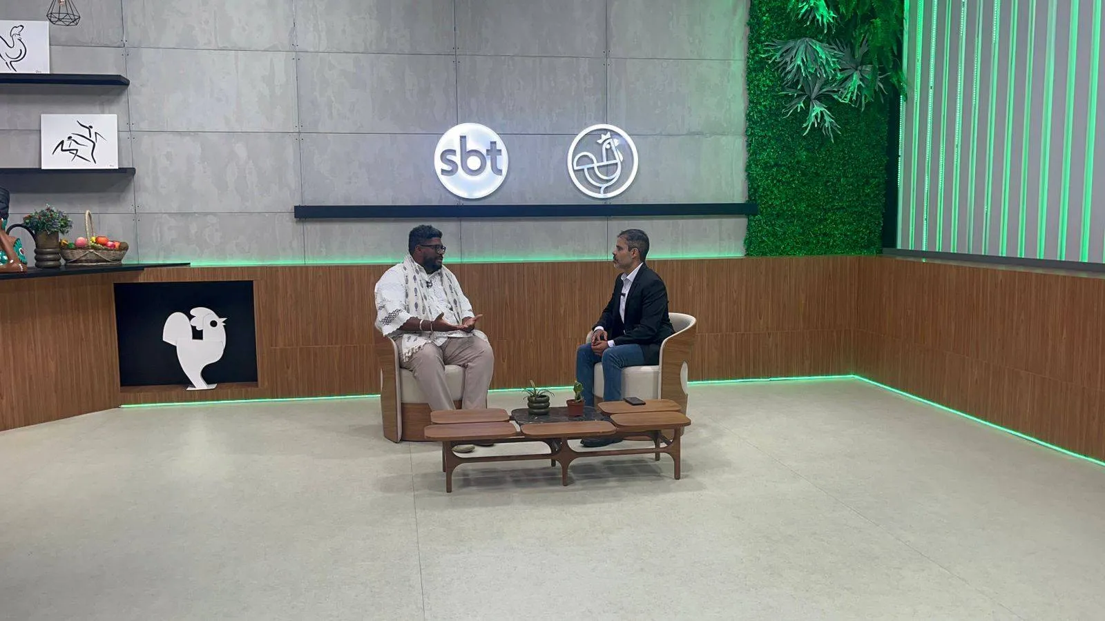 Baiano, secretário do Ministério da Igualdade Racial é entrevistado no Linha de Frente