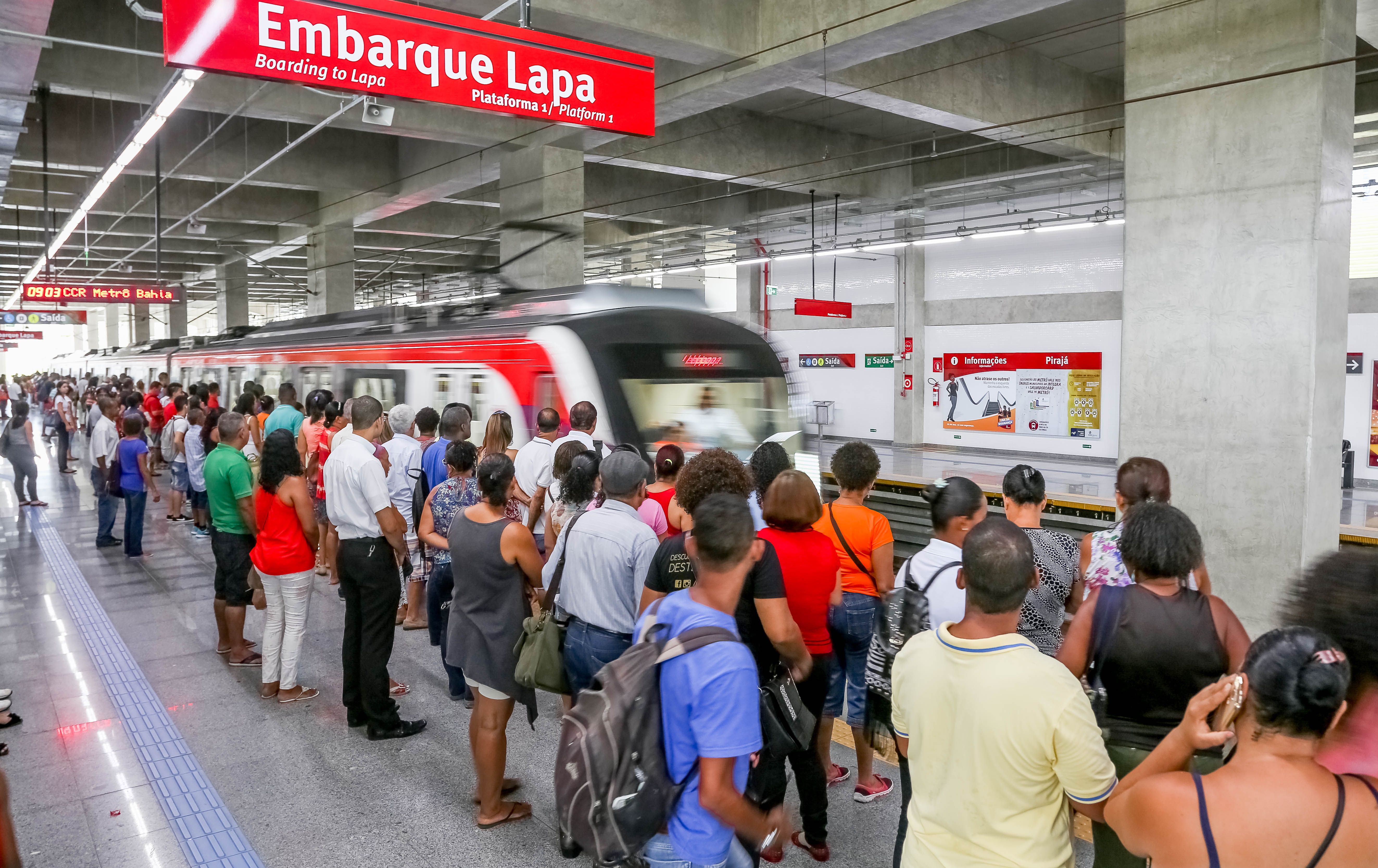 Atenção e respeito à sinalização sonora e visual são essenciais para evitar acidentes em estações de metrô. Foto: Divulgação / CCR Metrô Bahia