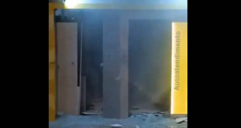 Caixas eletrônicos de banco são explodidos por criminosos em Cafarnaum, na Bahia
