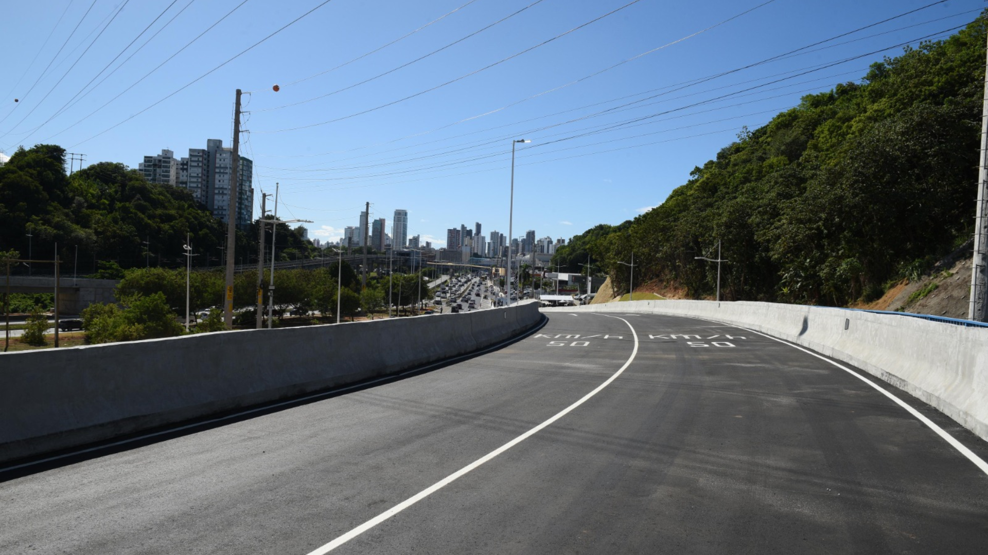 Um novo viaduto de retorno na Avenida ACM, próximo ao 3º Batalhão de Bombeiros Militar, foi entregue pela Prefeitura de Salvador nesta sexta-feira. Foto: Beto Jr| Secom PMS