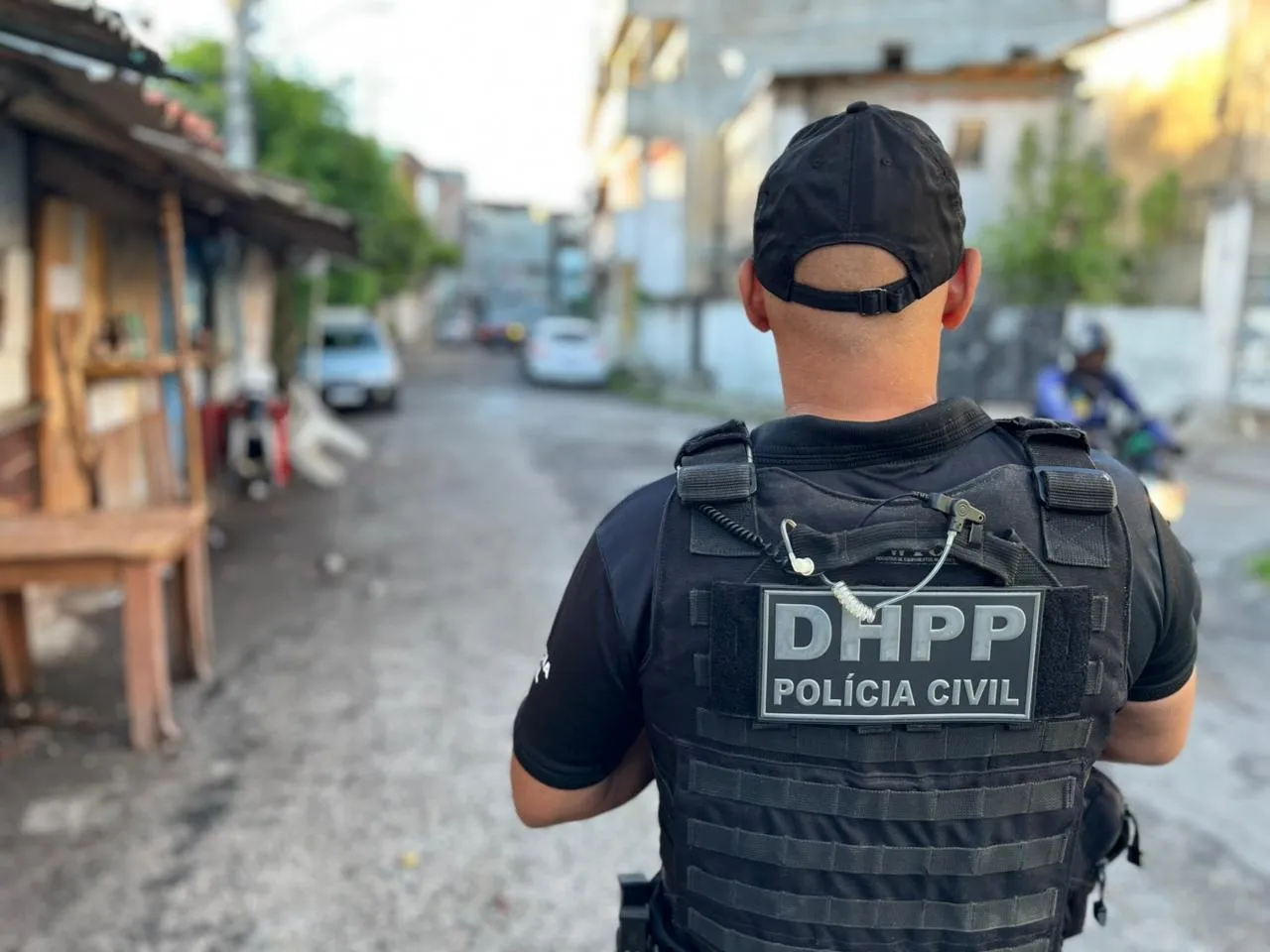 Homem é morto a tiros dentro de casa em Camaçari, na RMS