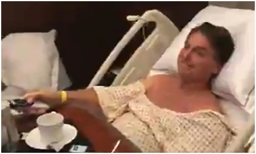 Bolsonaro posta vídeo assistindo 'Chaves' e diz: "amanhã volto ao batente" 