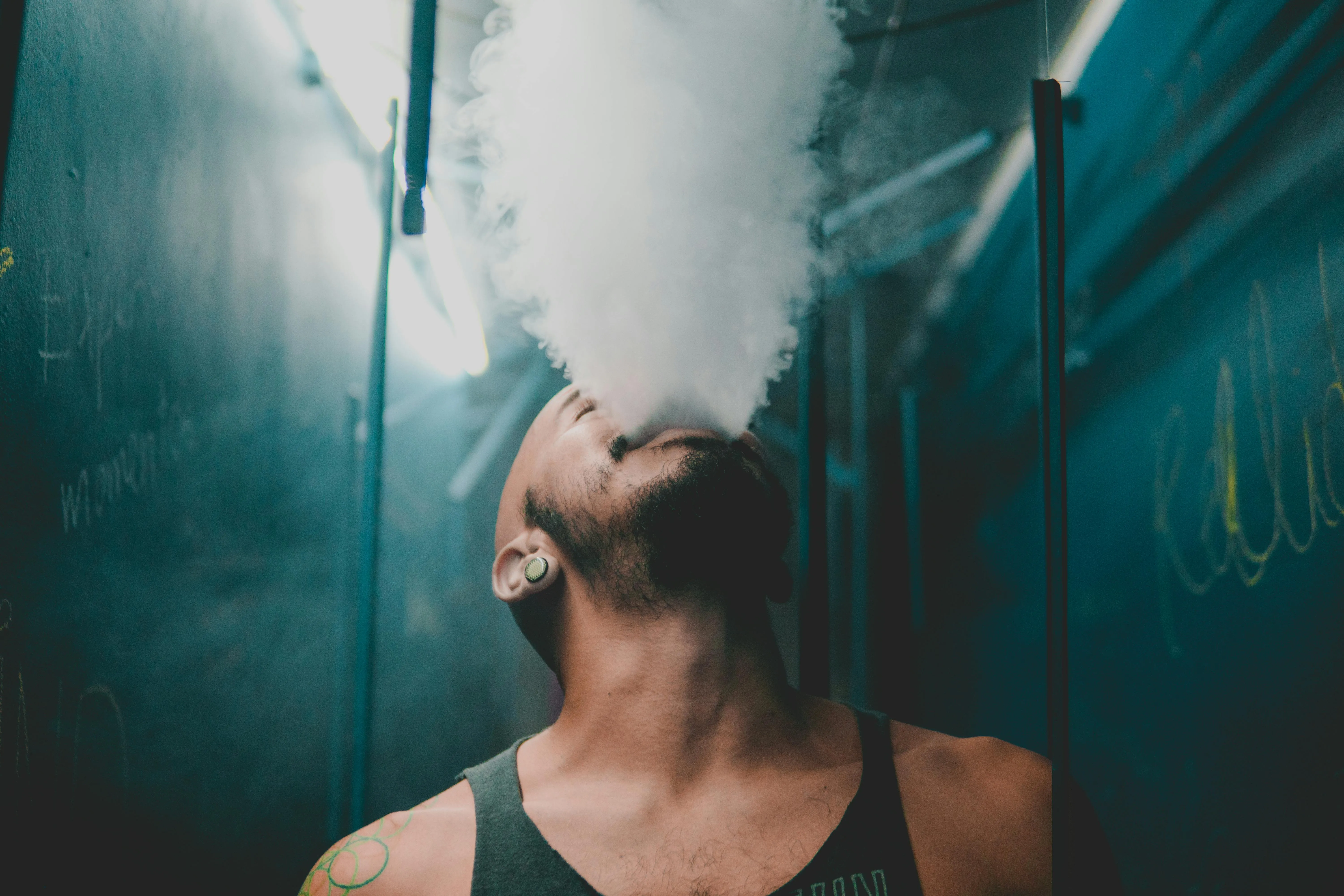 Vapes podem abrigar fungos ligados a doenças pulmonares, diz estudo