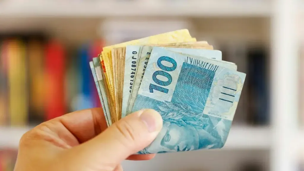 Salário mínimo: ministro revela quanto deverá ser pago em 2027; confira