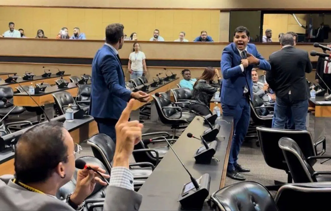 VÍDEO: Deputados protagonizam embate na AL-BA; bolsonarista aponta 'hipocrisia' em discurso do psolista sobre Marielle