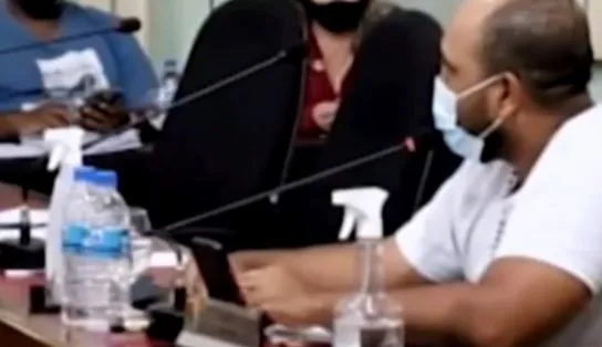 Vídeo mostra vereador cobrando pão de queijo a presidente da Câmara; "Eu fiquei sem comer"