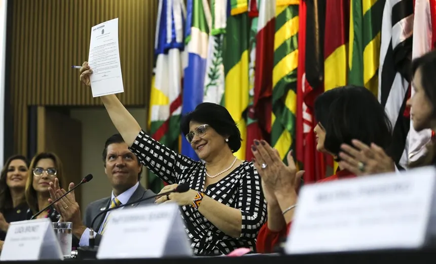 Governo lança programa Salve Uma Mulher
