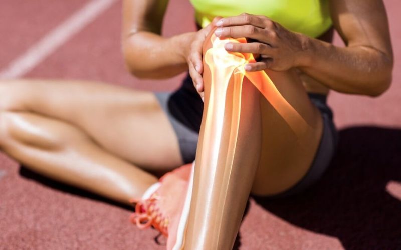 Lesões durante as corridas são mais comuns do que parecem, especialmente entre iniciantes ou corredores que aumentam o ritmo sem preparo adequado/Foto: Reprodução 