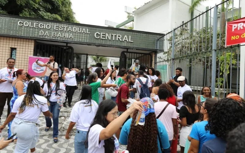 Bahia atinge 100% de adesão de alunos do 3º ano ao Enem 2024, diz ministro