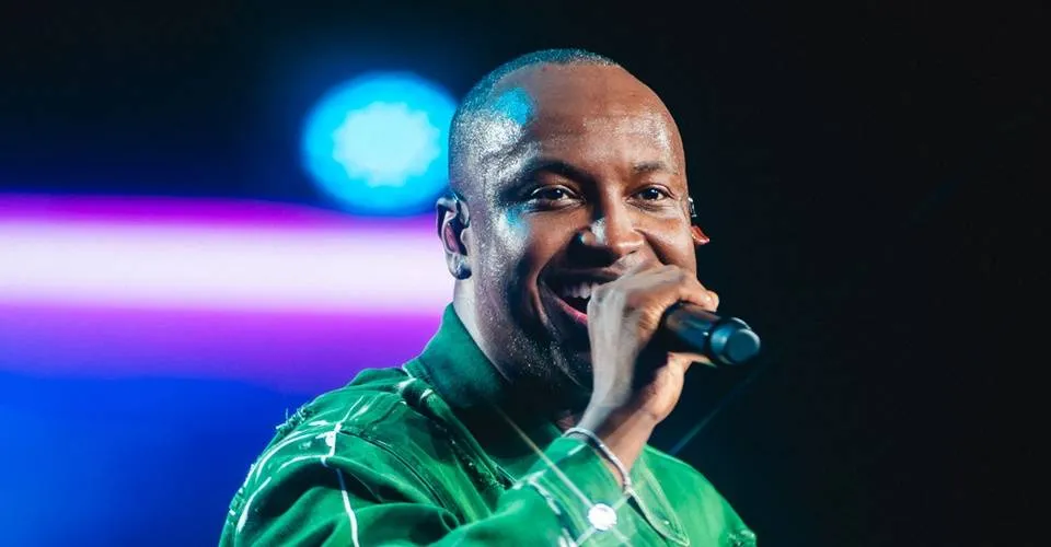 Thiaguinho apresenta show da turnê 'Sorte' em Lauro de Freitas