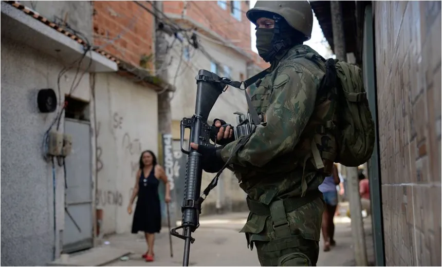Policiais estupraram meninas durante intervenção no Rio, diz Defensoria Pública