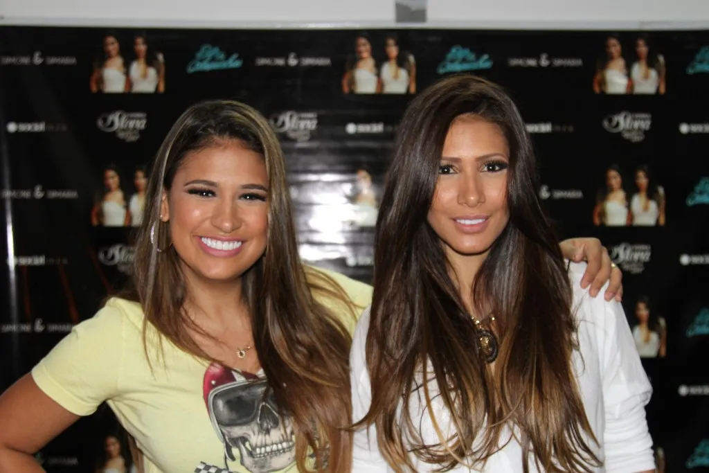 Com o sucesso “Meu Violão e o nosso cachorro”, Simone e Simaria prometem levantar o público do Arraiá do Galinho 2015