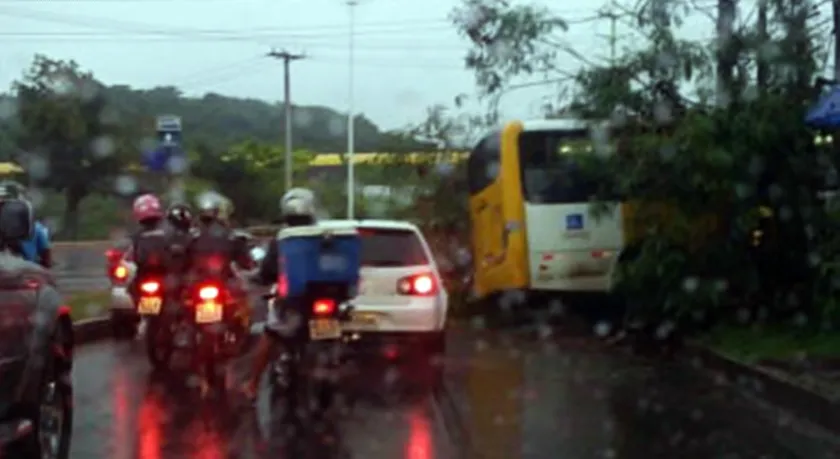 Salvador registra trânsito com 73 km de congestionamento; confira vias